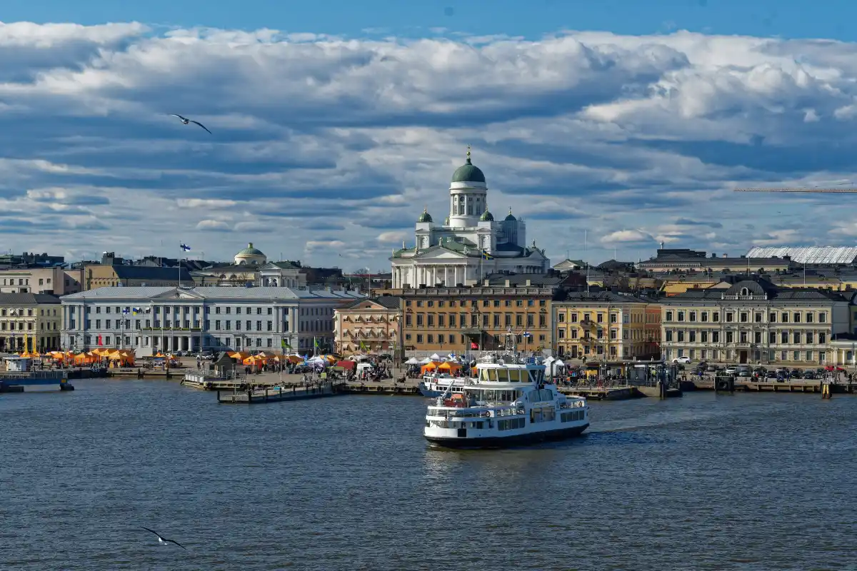 The Helsinki Cathedral’s Emerald Domes and the Arctic Tundra Horizons: Aesthetic Echoes of the Nordic North 1 Where the Land Flattens