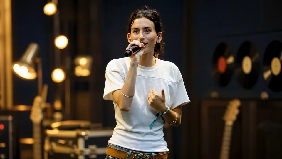 Stella Lefty Net Worth 2026: Music Earnings and Family Wealth 1 Stella Lefty performing in a backstage music setting